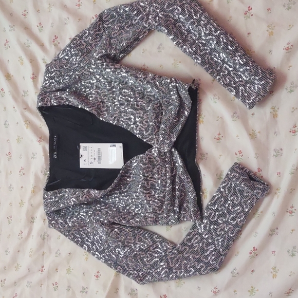 ZARA Sequin Silver crop top - Picture 5 of 10
